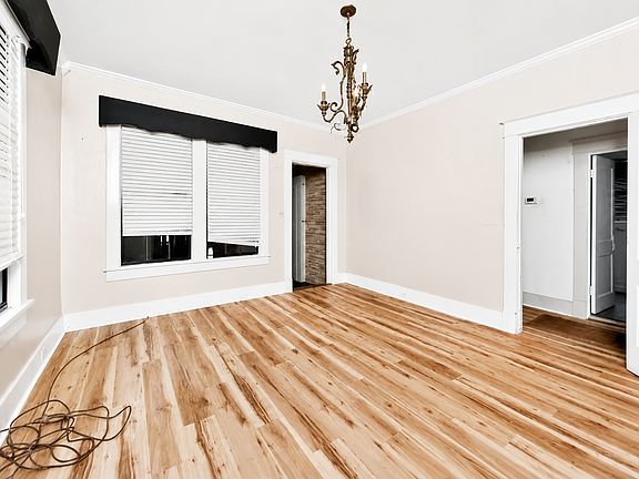 3rd image of 800 W 34th Ave