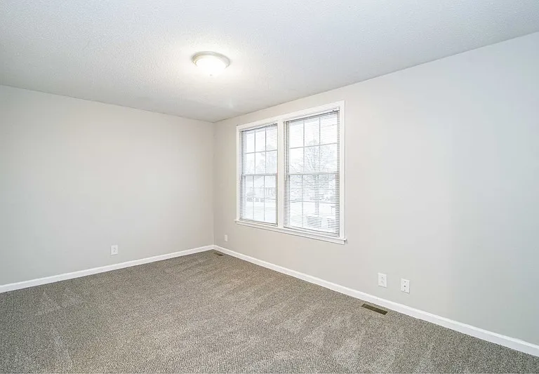 812- E Golfview Pl — Photo 11