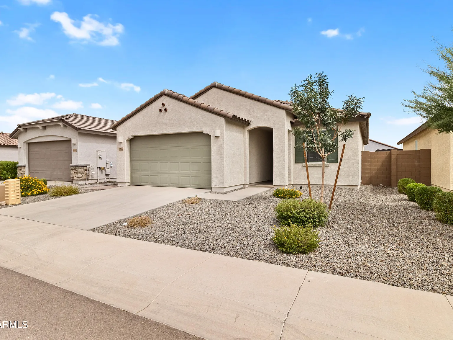 3 bed, 2.0 bath, 1411 sqft, $2,450 — Photo 2
