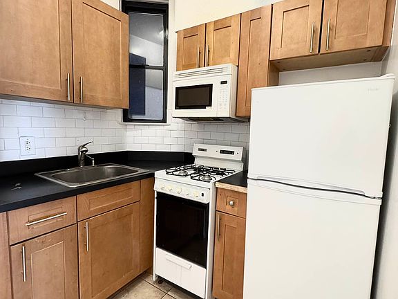 3rd image of 607 E 11th St #41