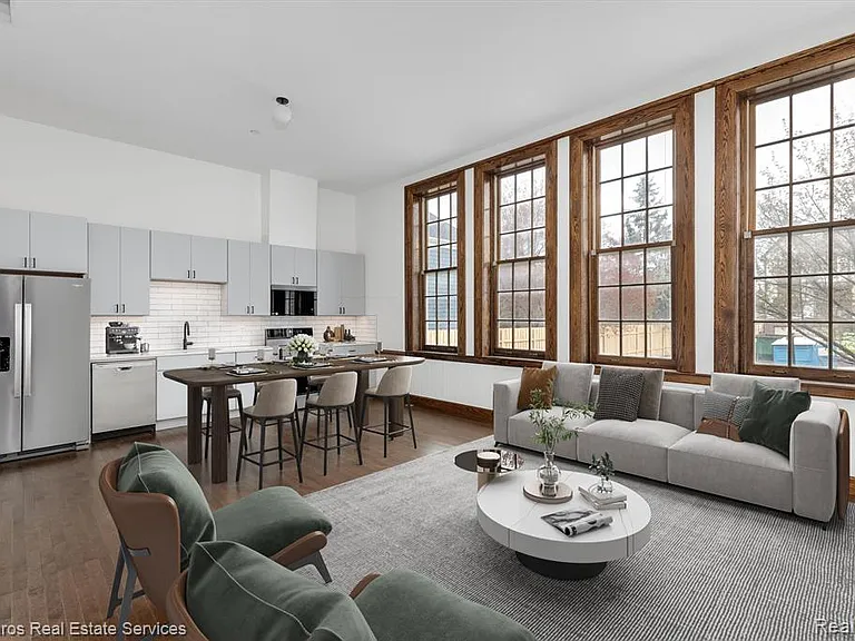 389 Saint Clair St #201 — Photo 3