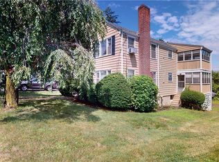 372 Quaker Ln S, West Hartford, CT 06119