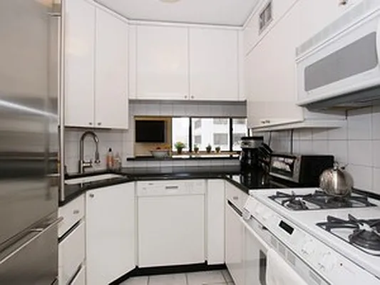 Sold by Citi Habitats | media 6