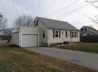 55 Hillside Ave, Webster, MA 01570