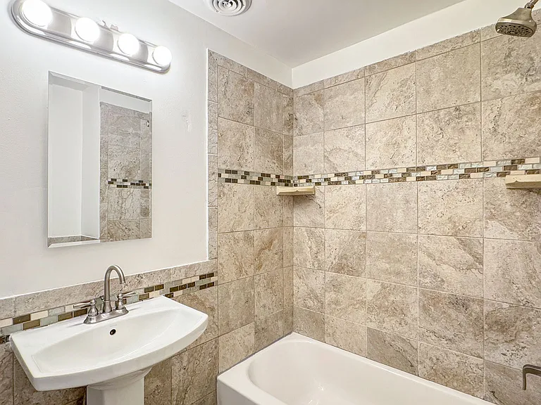 2728 E Virginia Beach Blvd — Photo 25
