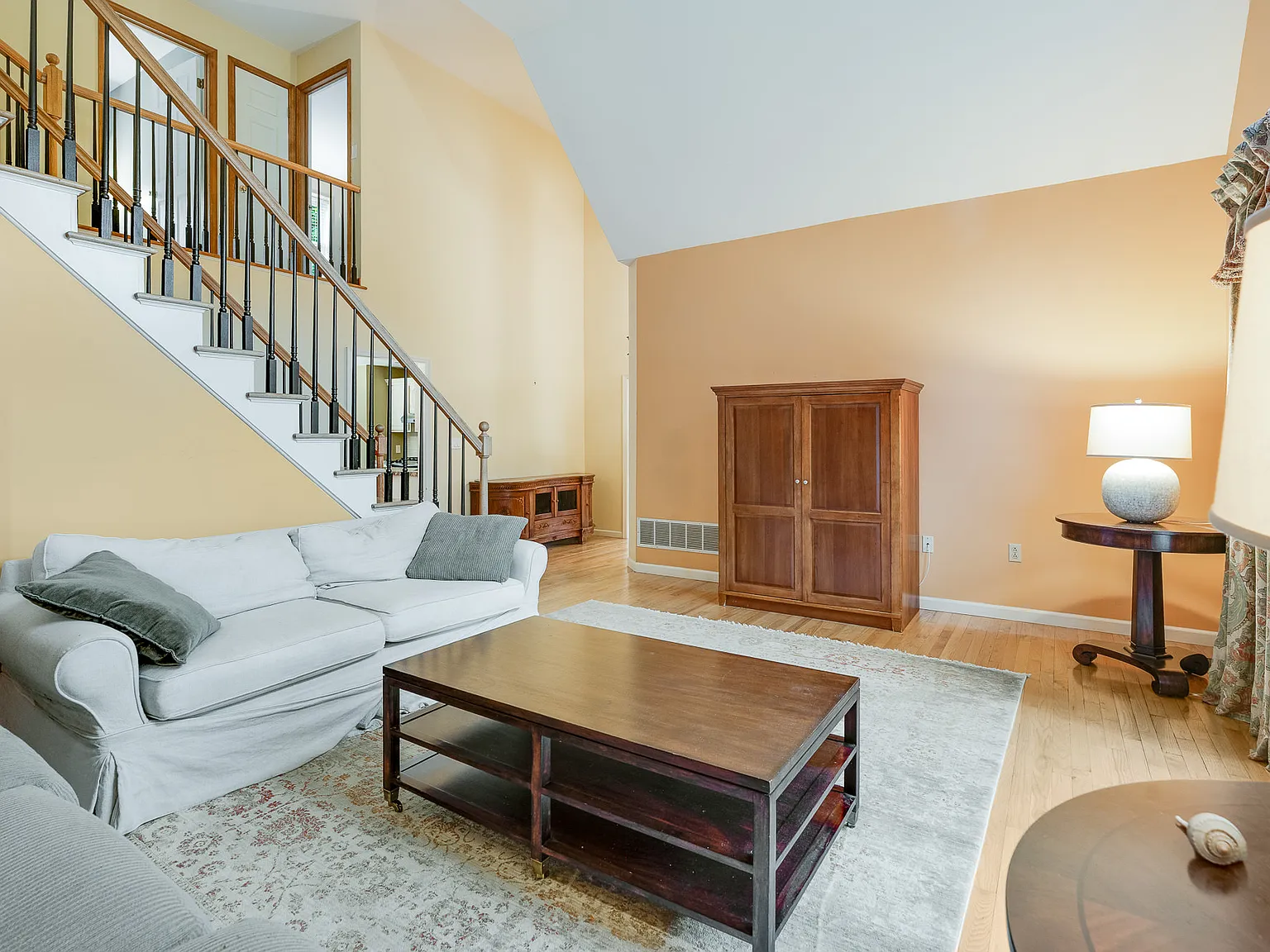 3 bed, 2.5 bath, 2207 sqft, $4,950 — Photo 3