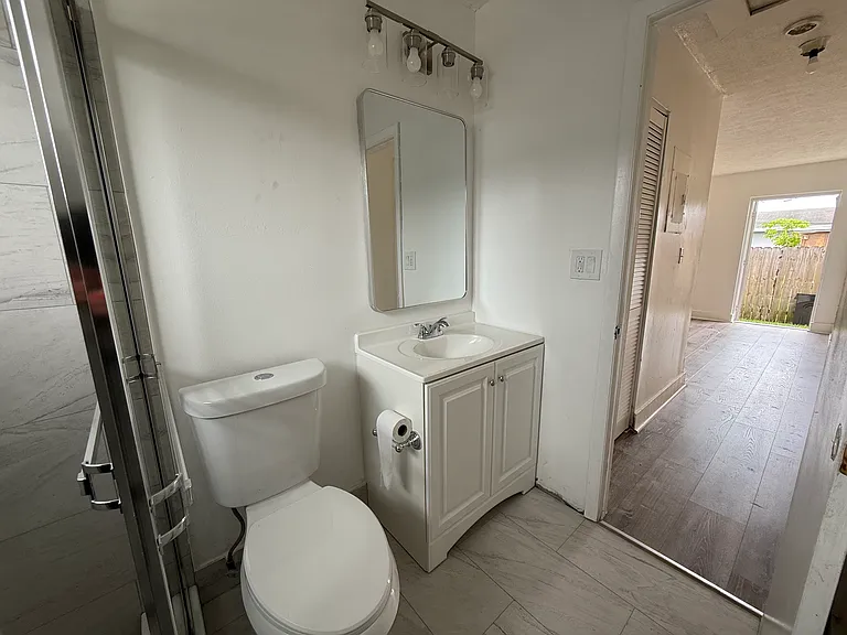 6109 Pierce St — Photo 10
