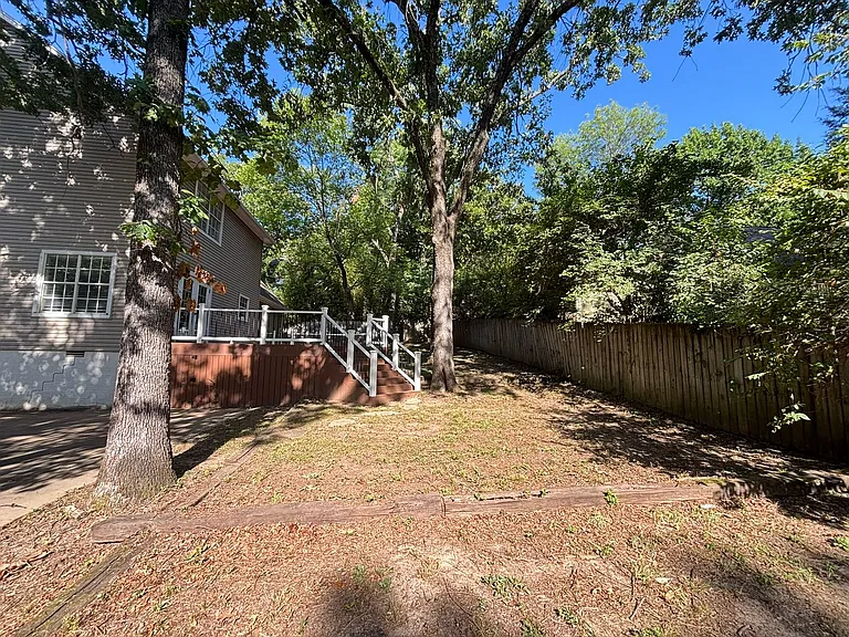 1823 W Berry St — Photo 24