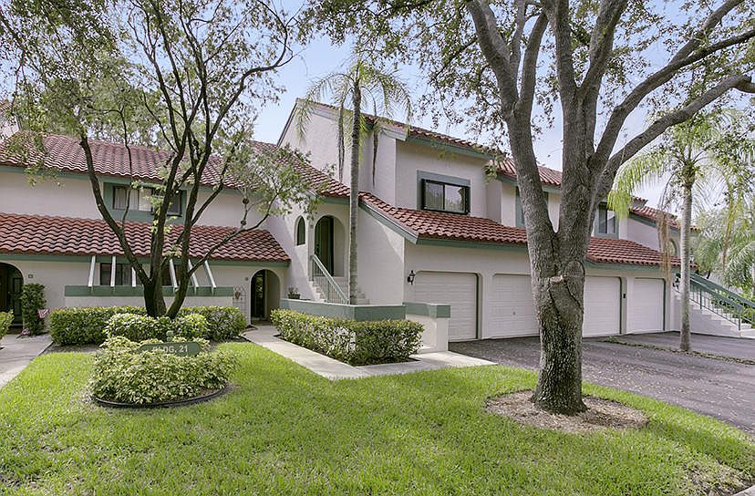 01_front_21 Lexington Lane #C