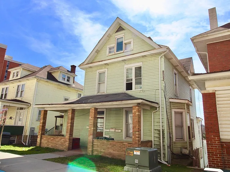 237-239 Grant Ave — Photo 2