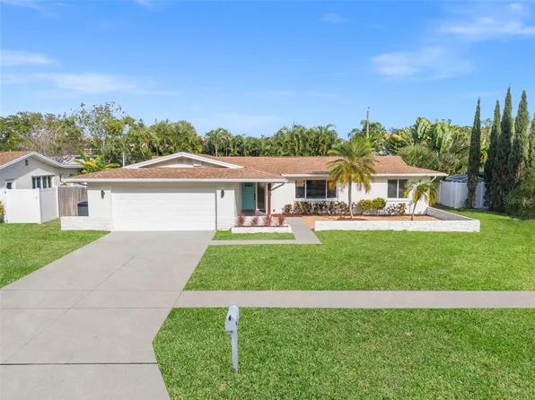 9585 Portside Dr, Seminole, FL 33776