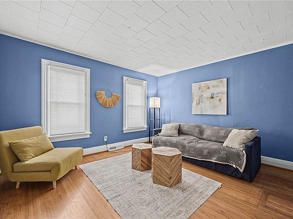 3rd image of 375 Benton St