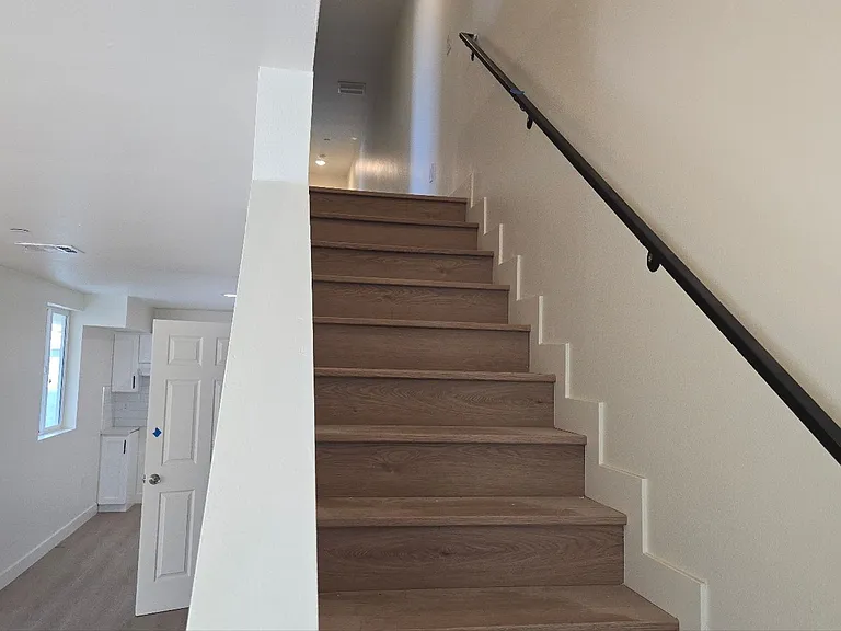 33(835E) — Photo 19
