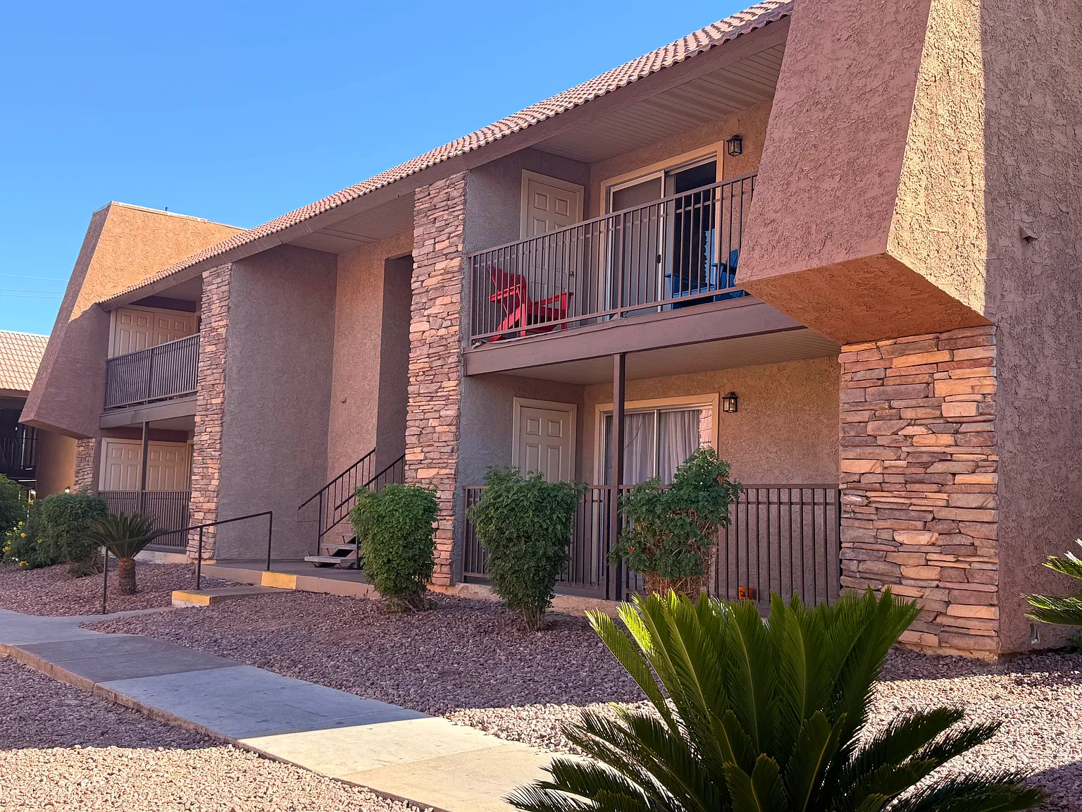 2 bed, 816 sqft, $1,420 — Photo 1
