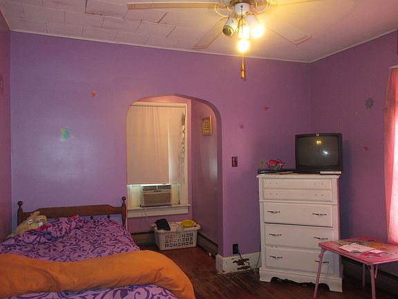 3rd image of 211 W Lamotte St