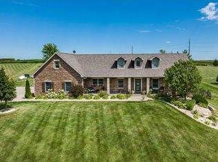 7448 Prairie View Ln, Dubuque, IA 52003