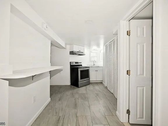 4th image of 190 N 1st St Floor 3