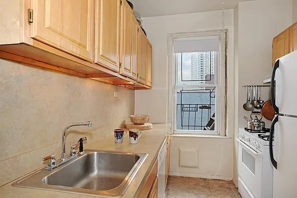 Sold by Corcoran | media 3