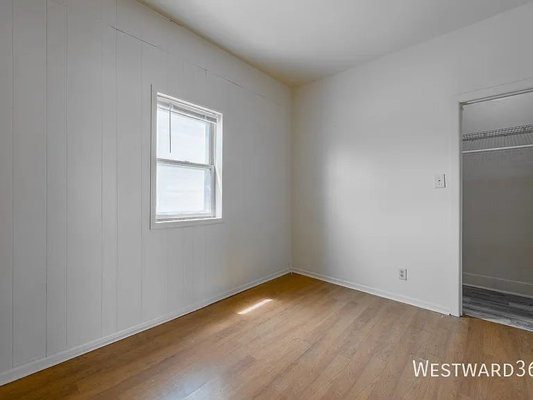 4901 Magoun Ave #2R — Photo 9