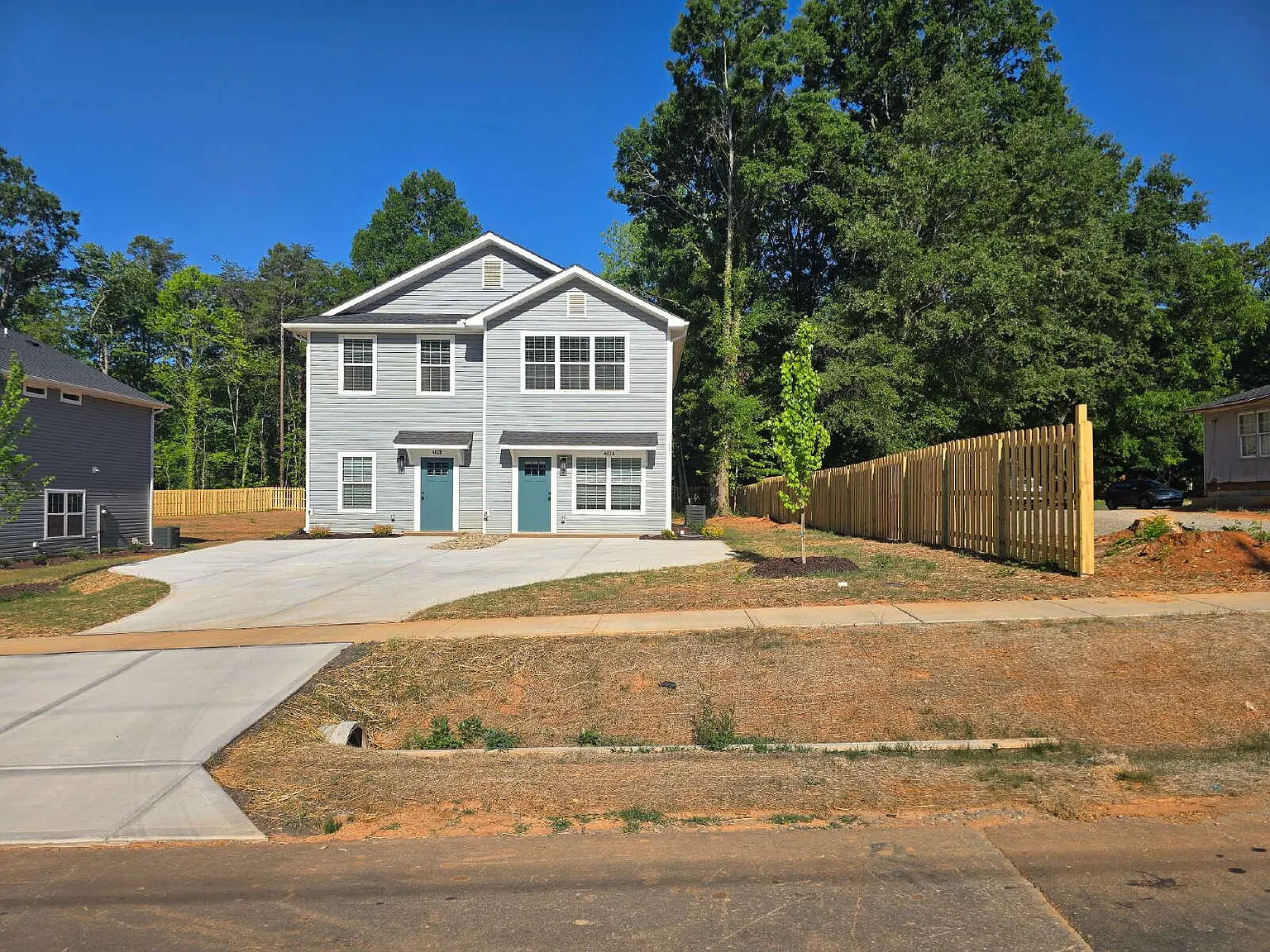 2 bed, 2.5 bath, 1100 sqft, $1,495 — Photo 2
