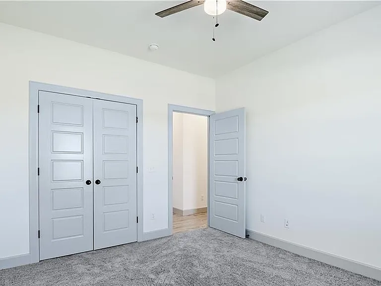 1000 Tracey Ln — Photo 4