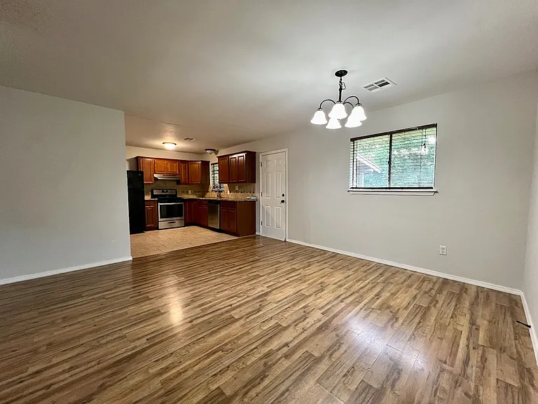 7400 S Drexel Ave — Photo 5