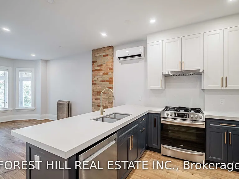 36 Howland Ave — Photo 7