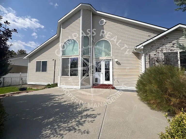 372 Angus Cv — Photo 26