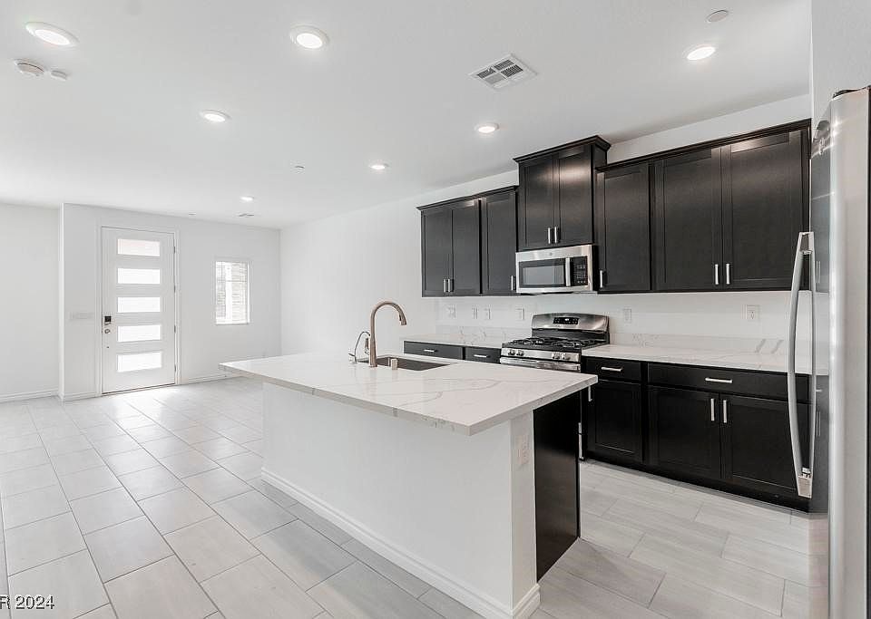 1st image of 600 N Carriage Hill Dr #1183