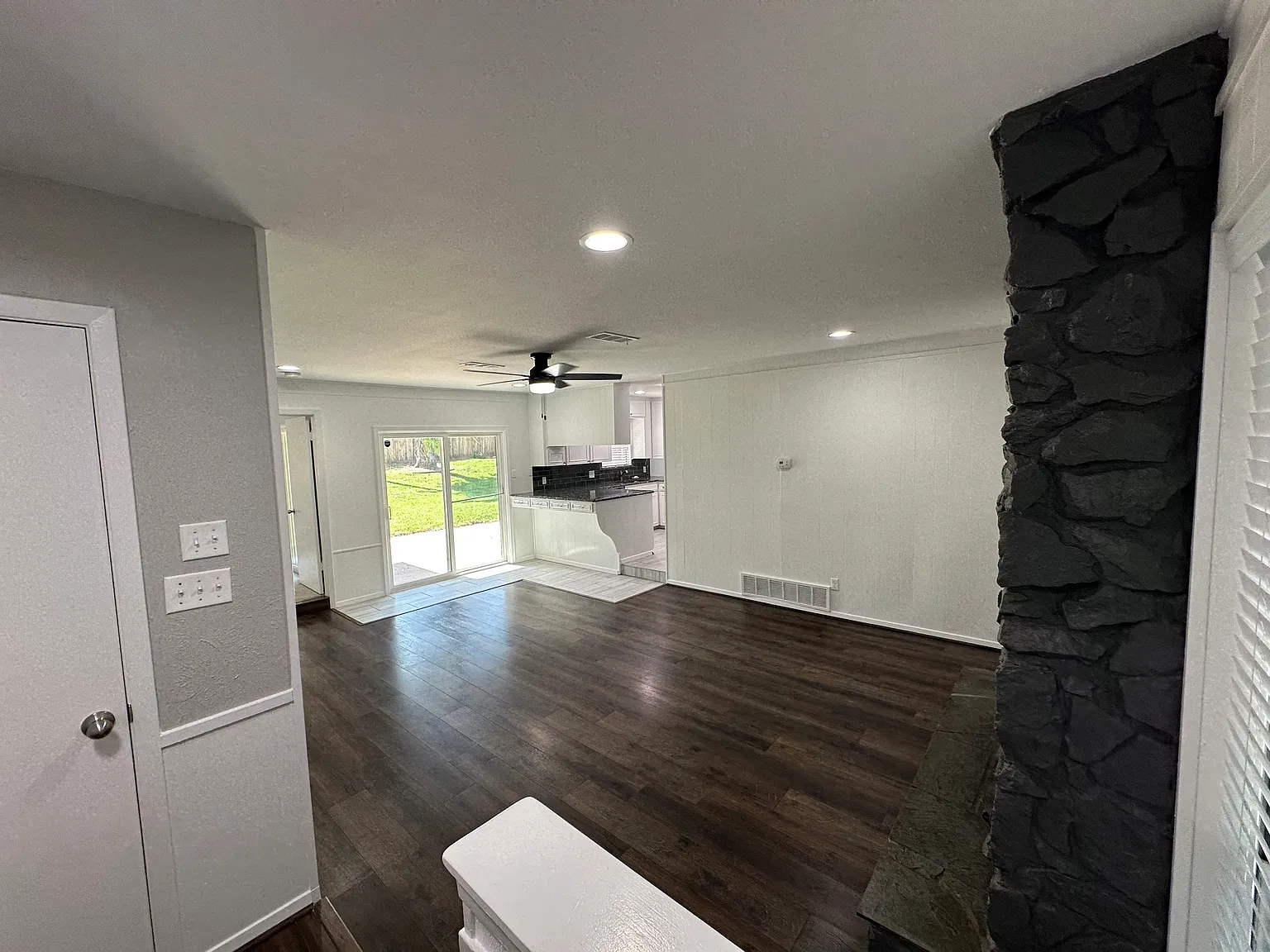 3 bed, 1404 sqft, $2,175 — Photo 3