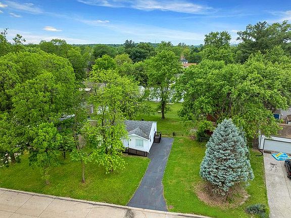 3rd image of 12211 Belaire Pl