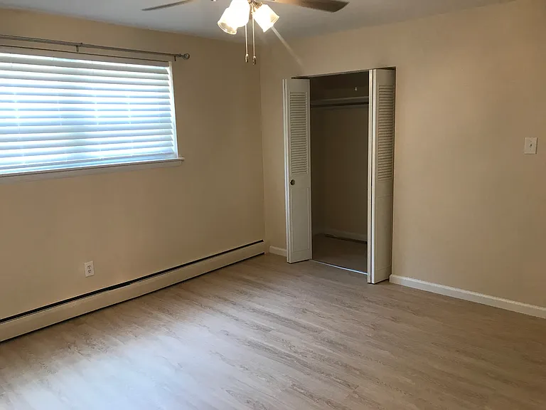 340 Woodlawn Ter #E2 — Photo 11