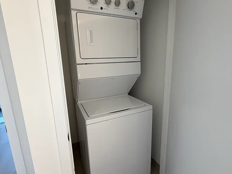 29 NW 28th St #2 — Photo 6