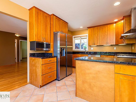 5th image of 202 Warwick Dr
