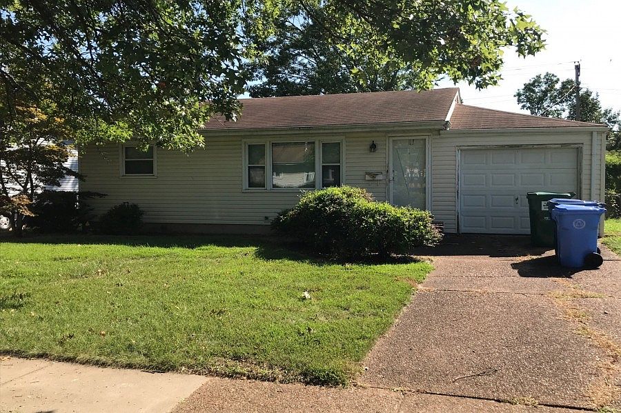 1st image of 1020 Flora Ln
