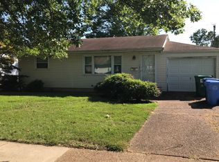 1020 Flora Ln, Florissant, MO 63031