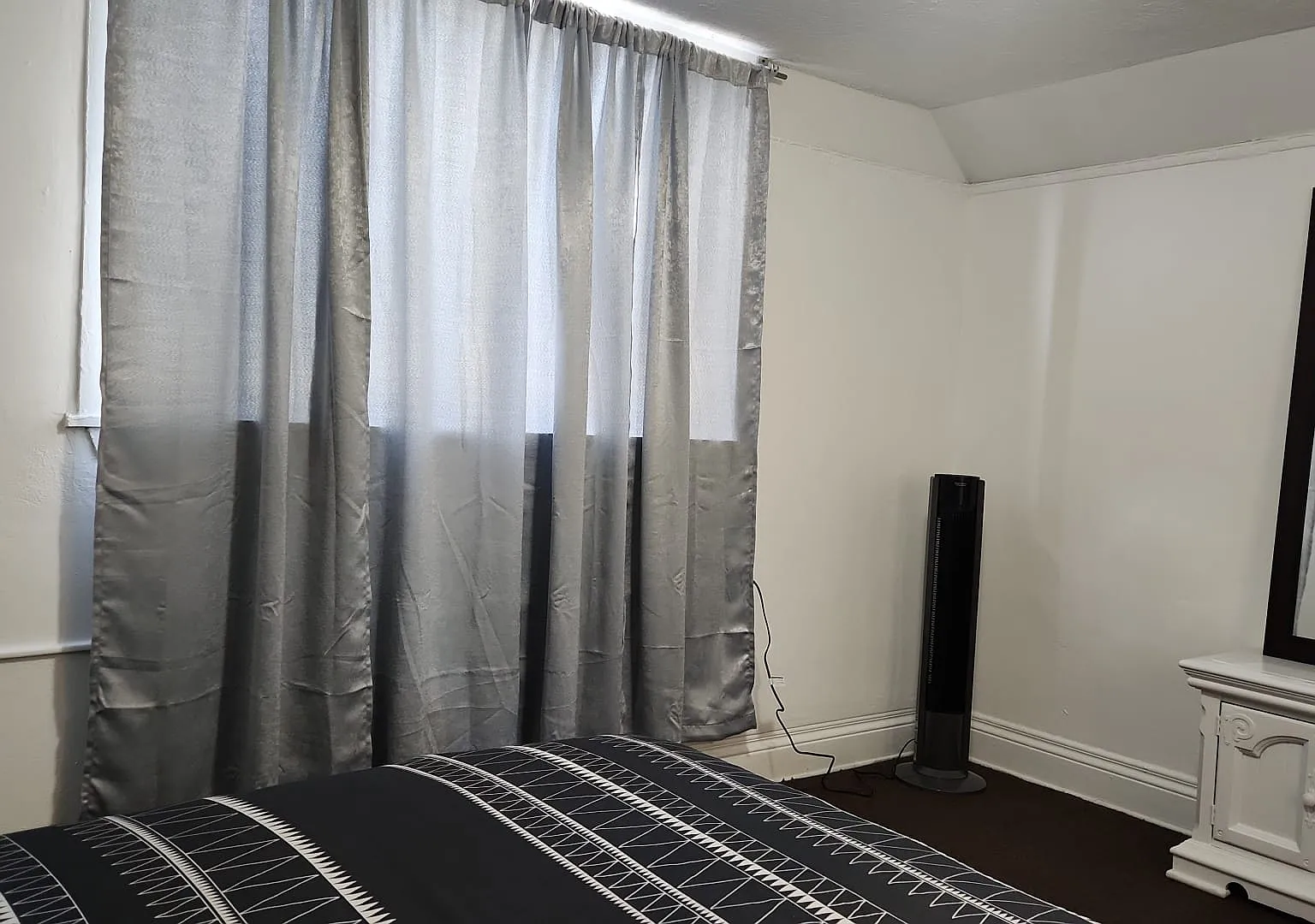 1 bed, 500 sqft, $2,400 — Photo 3