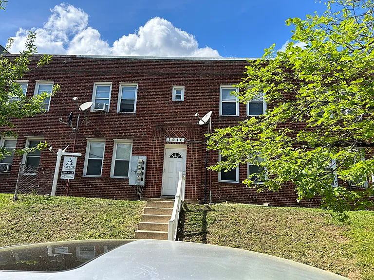 1918 I St NE #1 — Photo 13