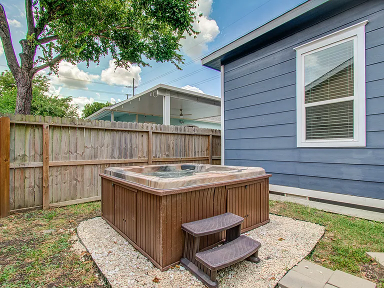 410 James St — Photo 33