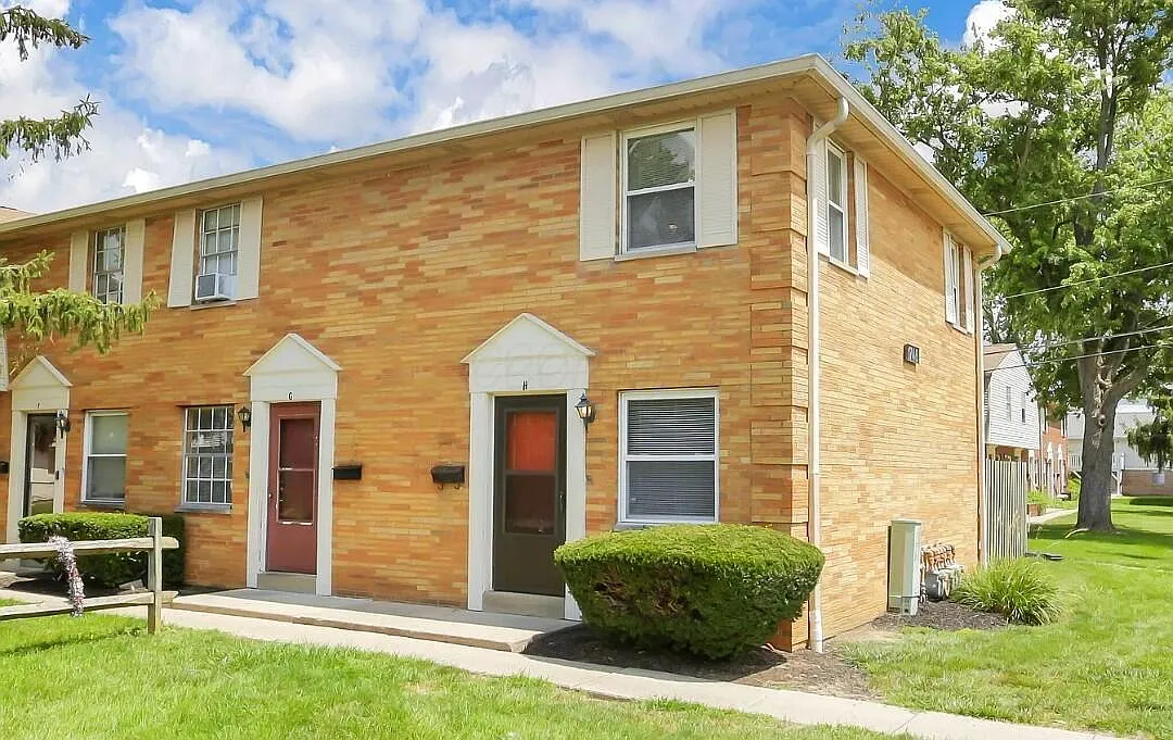 2 bed, 1.0 bath, 810 sqft, $1,400 — Photo 2