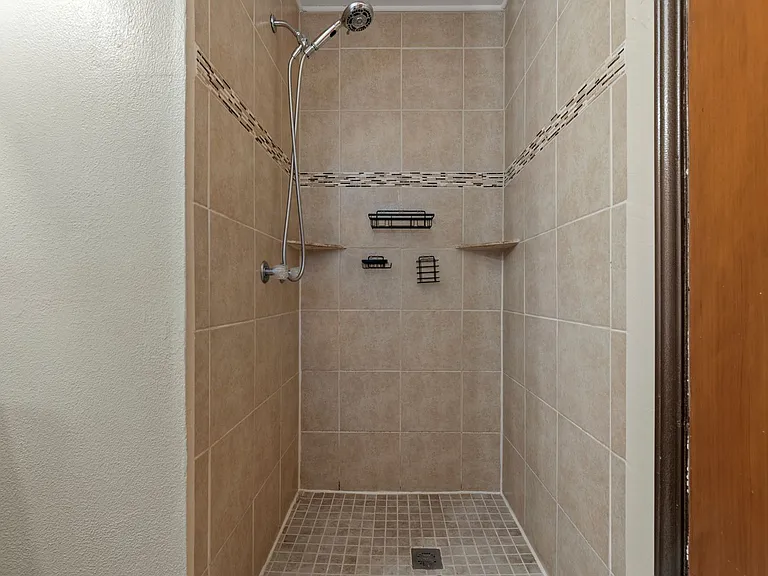 1027 Stonecrest Dr — Photo 22