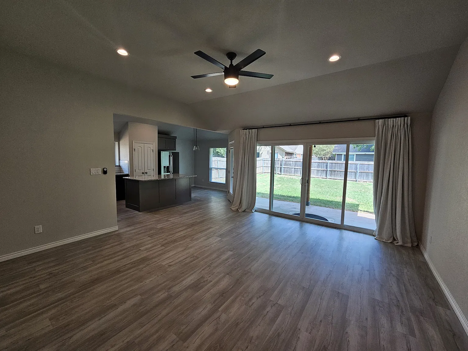 4 bed, 1799 sqft, $2,325 — Photo 2