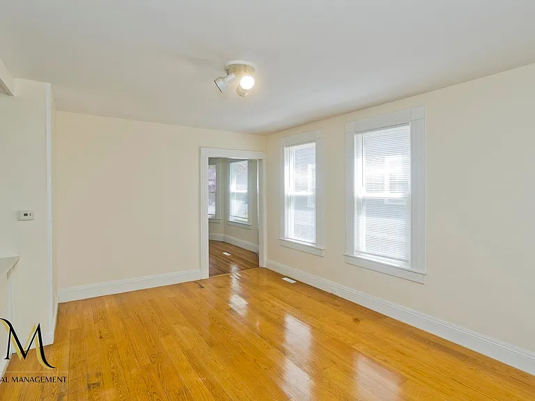 208-210 Fort Pleasant Ave — Photo 12