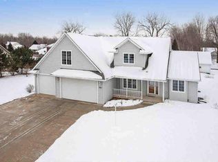 2983 Harbor Winds Dr, Suamico, WI 54173