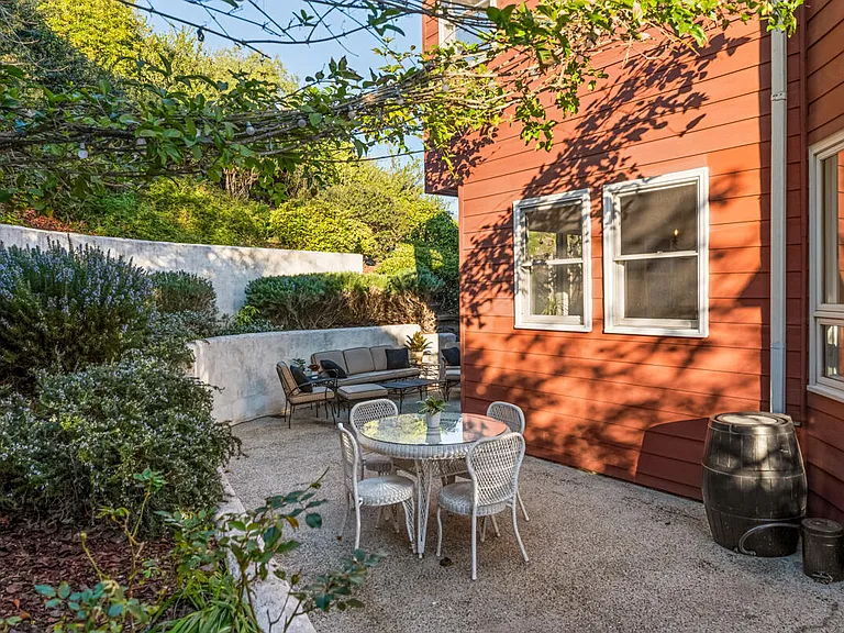 2570 Lillie Ave — Photo 50