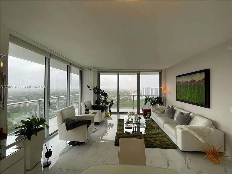 16385 Biscayne Blvd #2601 — Photo 32