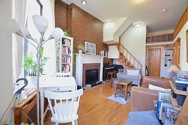 Rented by Street Realty Brokerage LLC