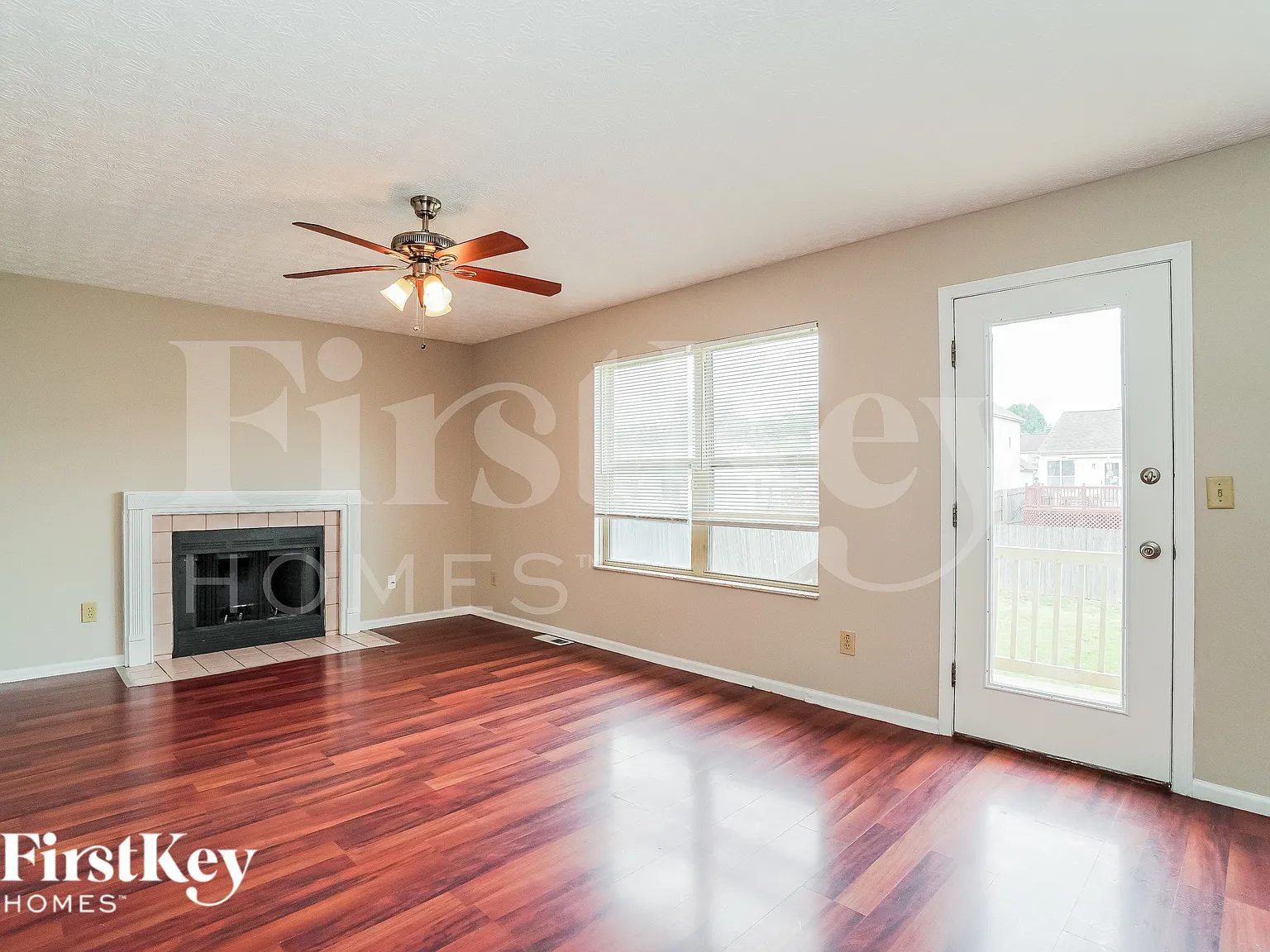 3 bed, 2.5 bath, 1490 sqft, $2,105 — Photo 3