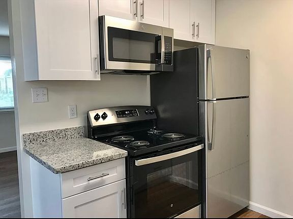 3rd image of 440 Richmond Dr #3