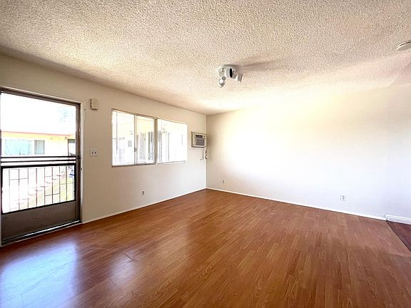 4th image of 501 W Bencamp St #D